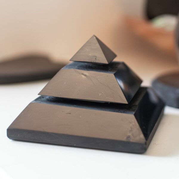 Piramide in Shungite1